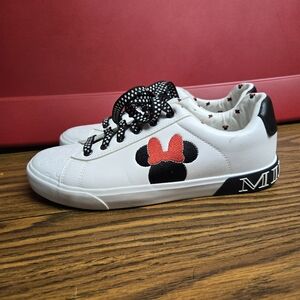 Women's MINNIE MOUSE Low Top, Lace Up Sneakers.